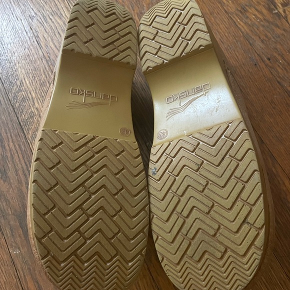 Men’s Dansko Professional Clogs - Picture 2 of 5